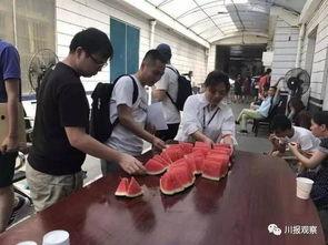 成都街头吃瓜群众,吃瓜群众的麻辣生活剪影